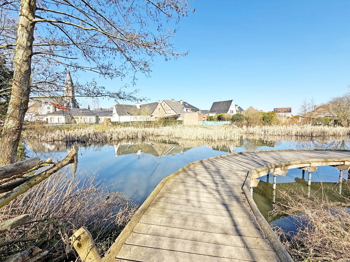 Solide HOB grenzend aan het Molenwaterparkje te Elene 