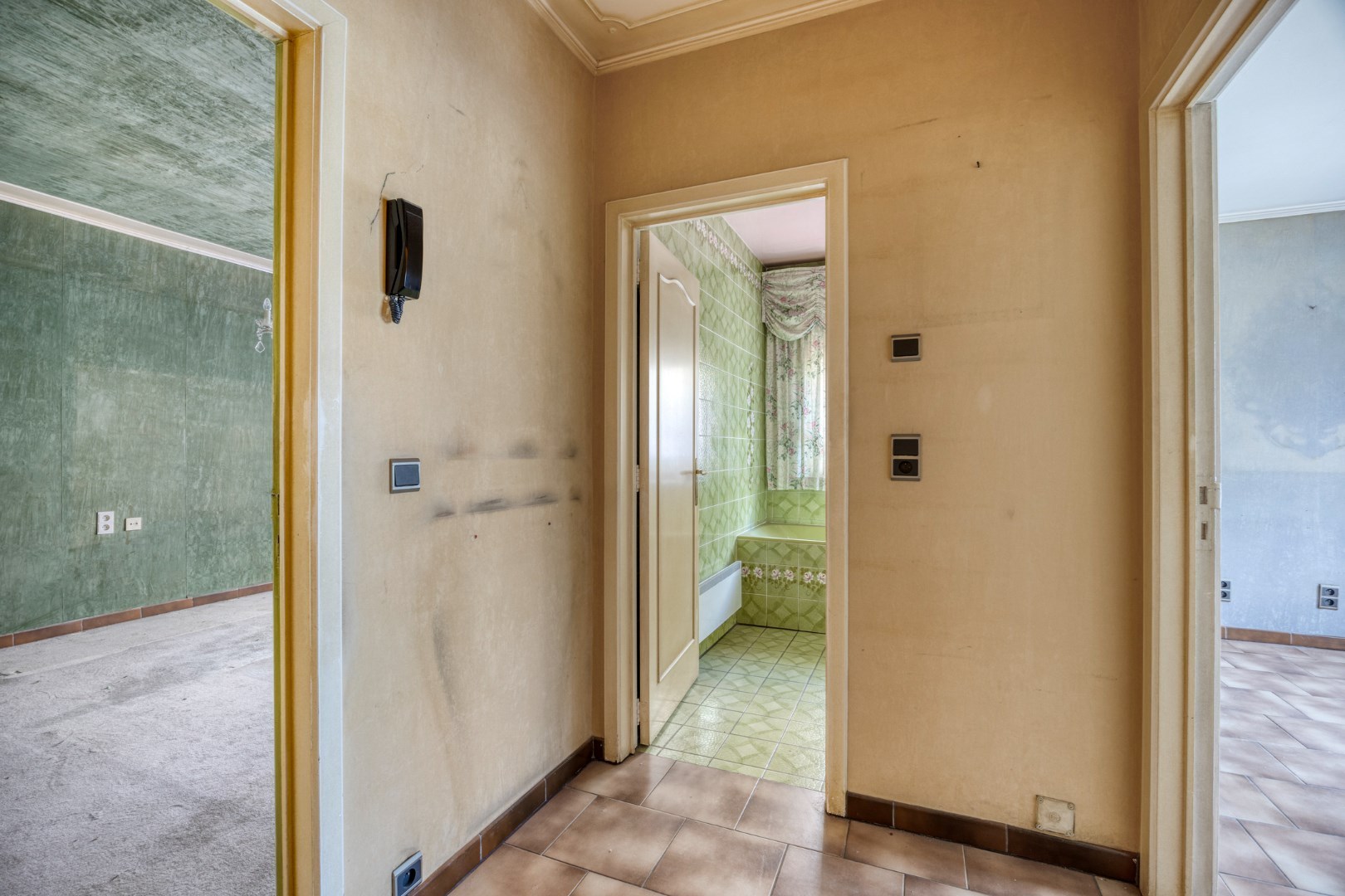 BUNGALOW – 2/4 kamers, dubbele garage &amp; kelders – 1650 BEERSEL 