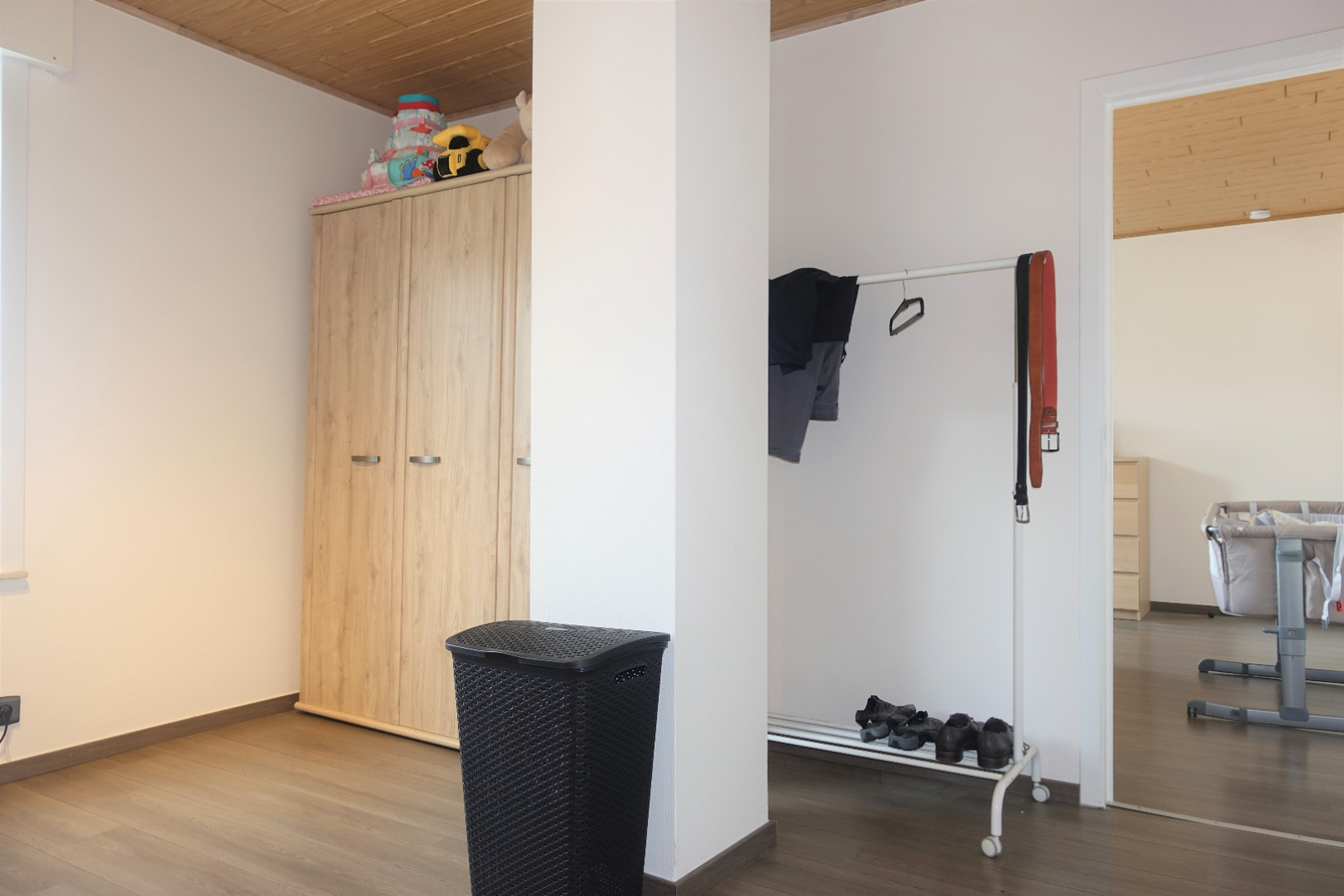 Half-open woning met grote tuin te Aartrijke 