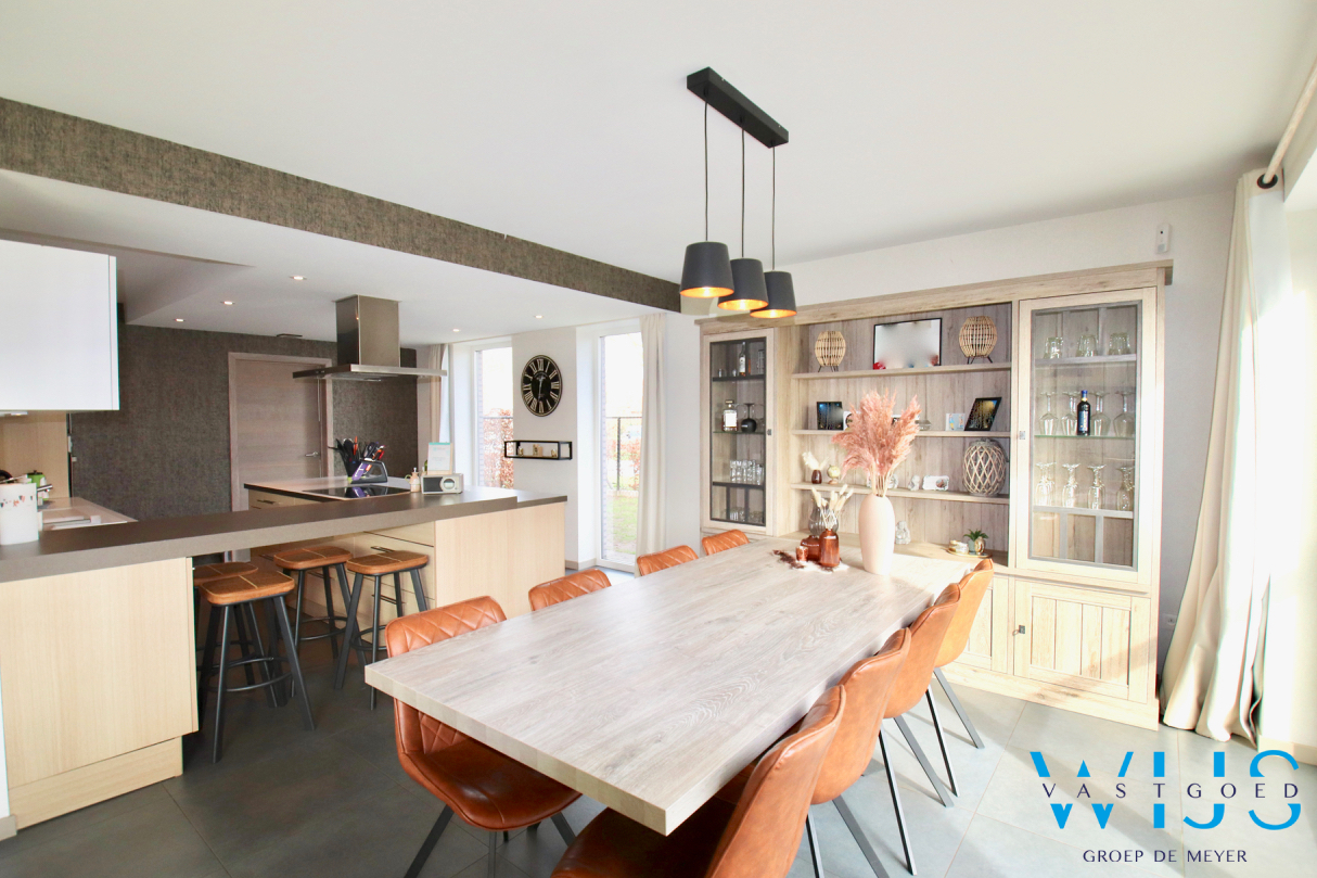 Recente ALLEENSTAANDE woning in hartje KLUIZEN 