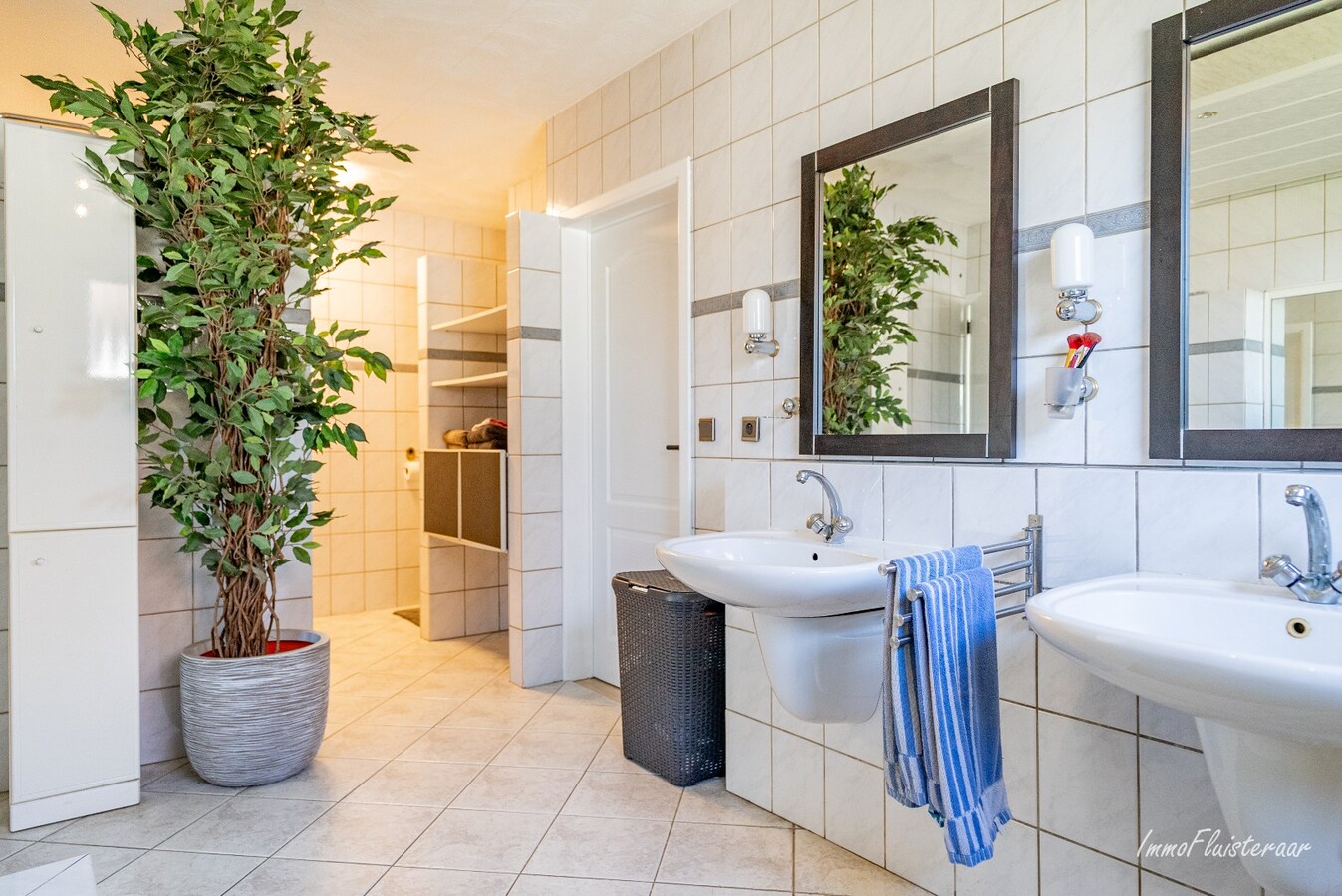 Ruime woning met paardenstallen op ca. 85 are te Kinrooi 