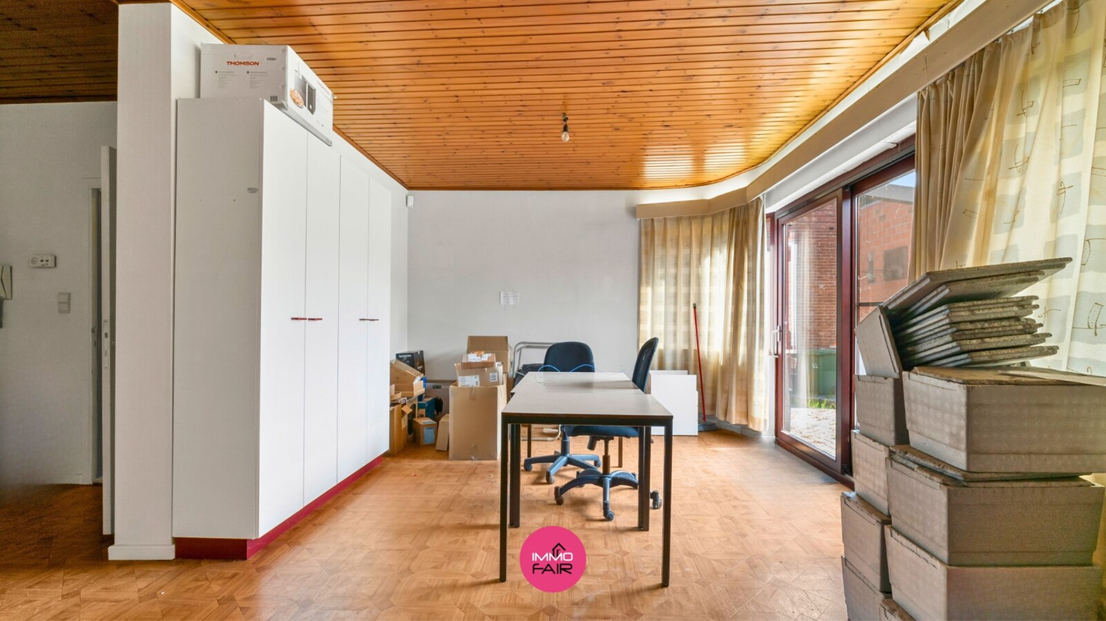 Polyvalent handelspand met duplexappartement in hartje Lanaken! 