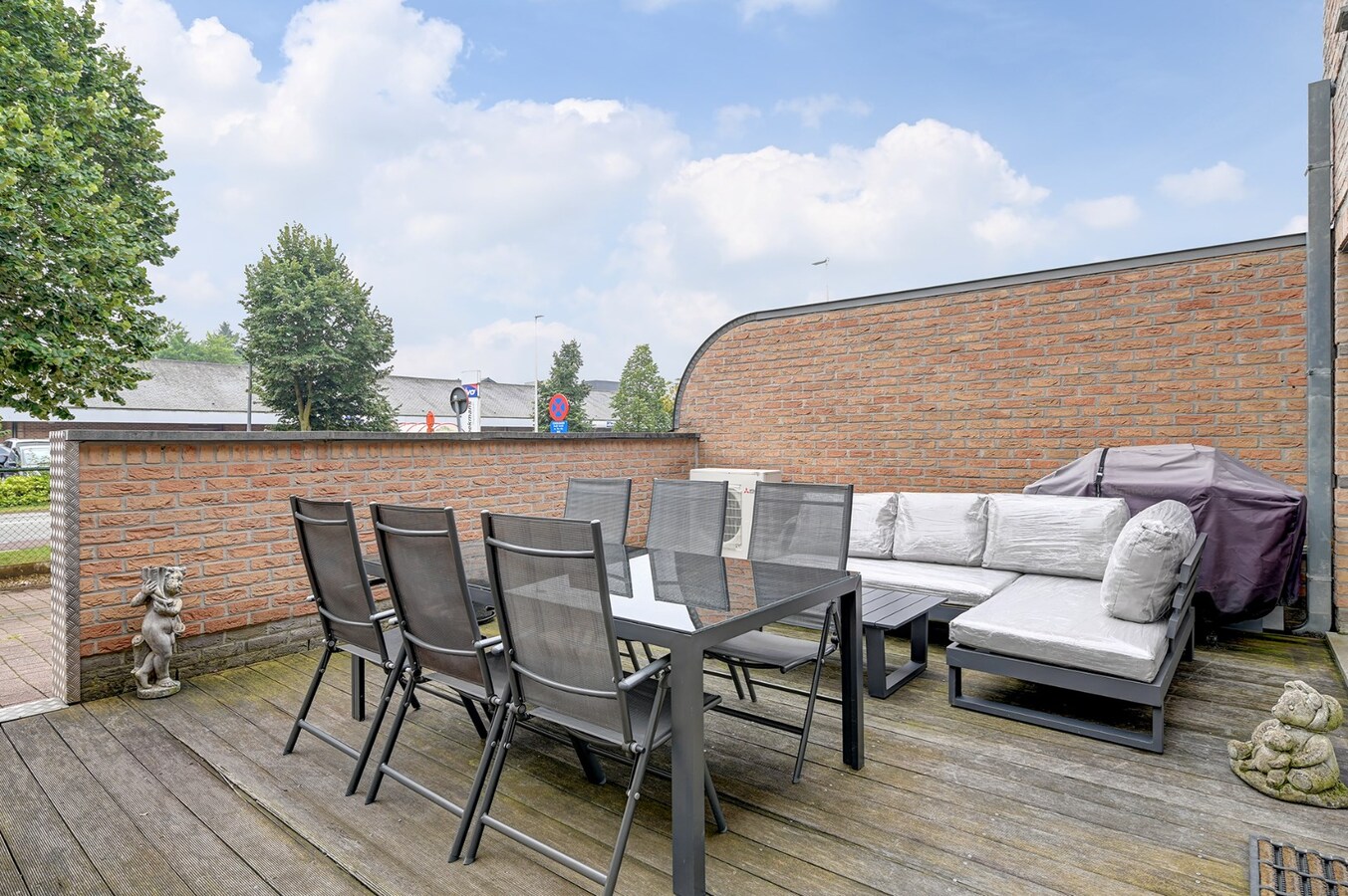 Ruim instapklaar appartement met grote terrassen 