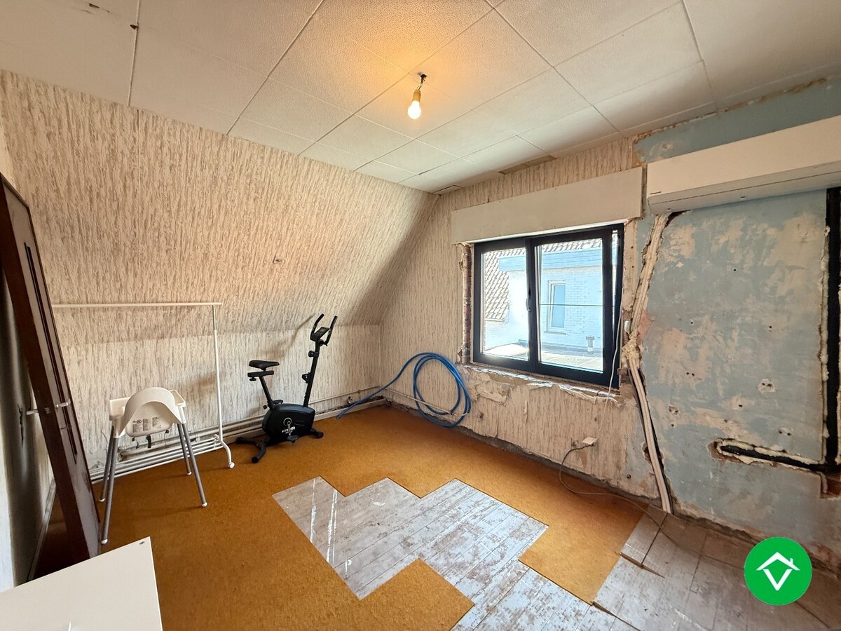 Charmante woning met twee slaapkamers, diepe tuin en ruime garage 