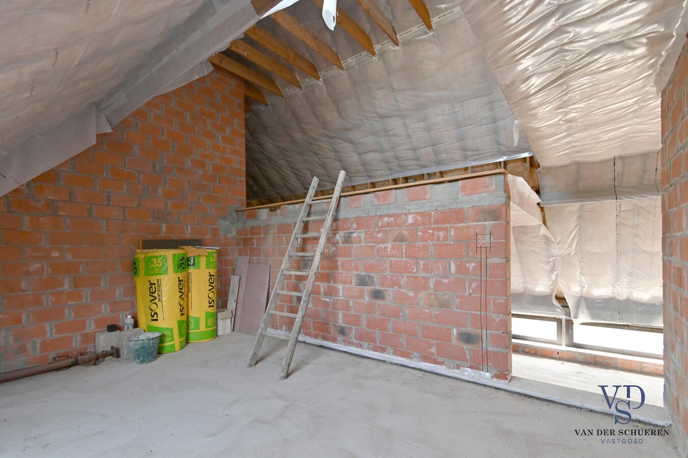 Eigentijdse woning (nog af te werken) te Vurste. 