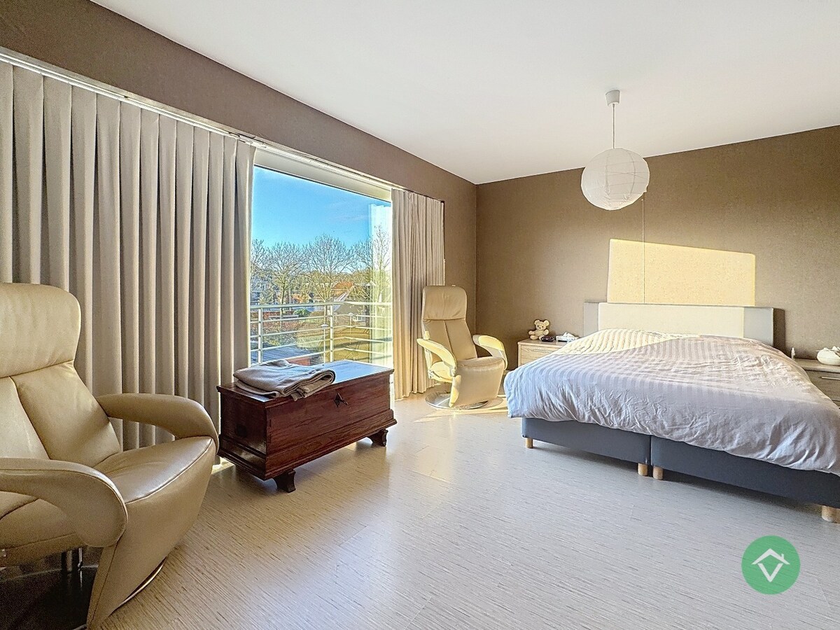 Luxe villa-appartement met dubbele garage en prachtig uitzicht in Koekelare 