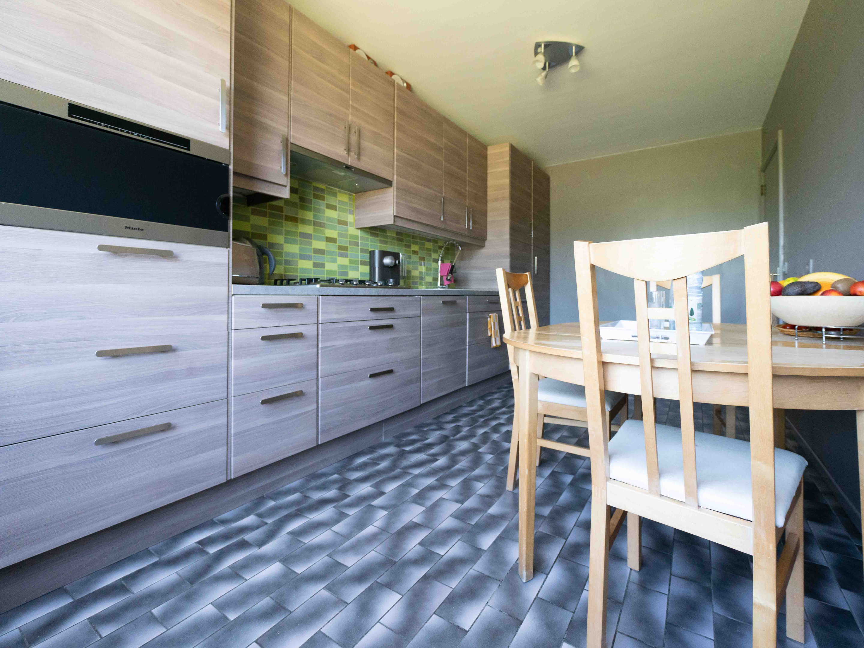 Maison (kangourou) très spacieuse avec jardin et double garage 