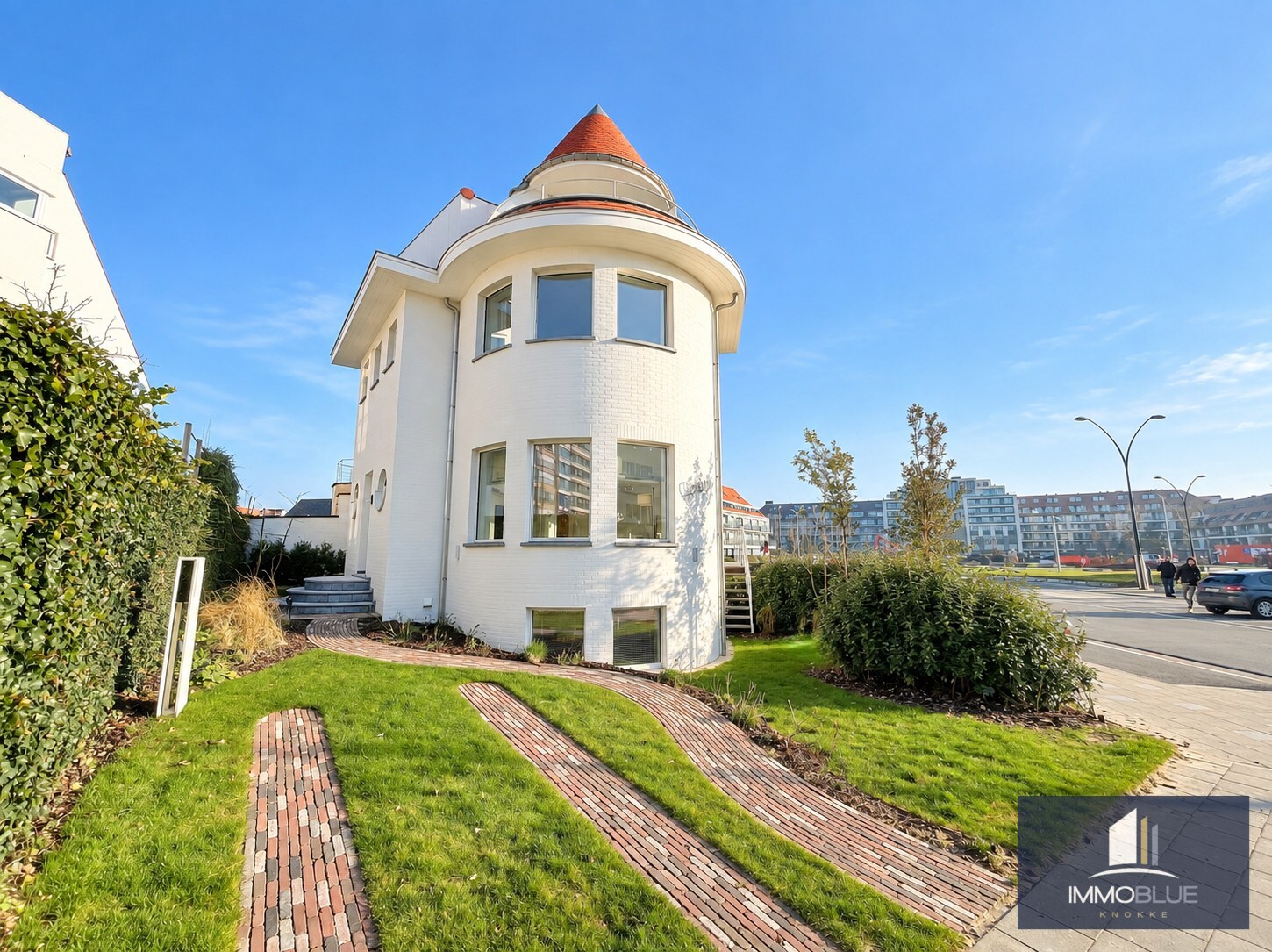 Offre exceptionnelle : Villa entièrement rénovée avec vue frontale sur la mer. 