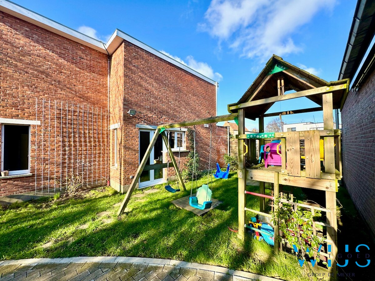 Instapklaar &amp; energiezuinig woonhuis met LOODS te Kluizen ! 