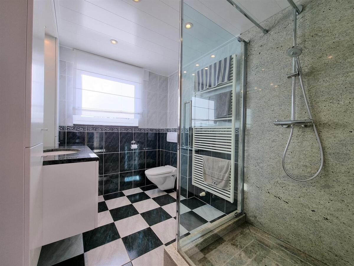 Goed gelegen, knappe bel-étagewoning met zongerichte tuin - Heist 