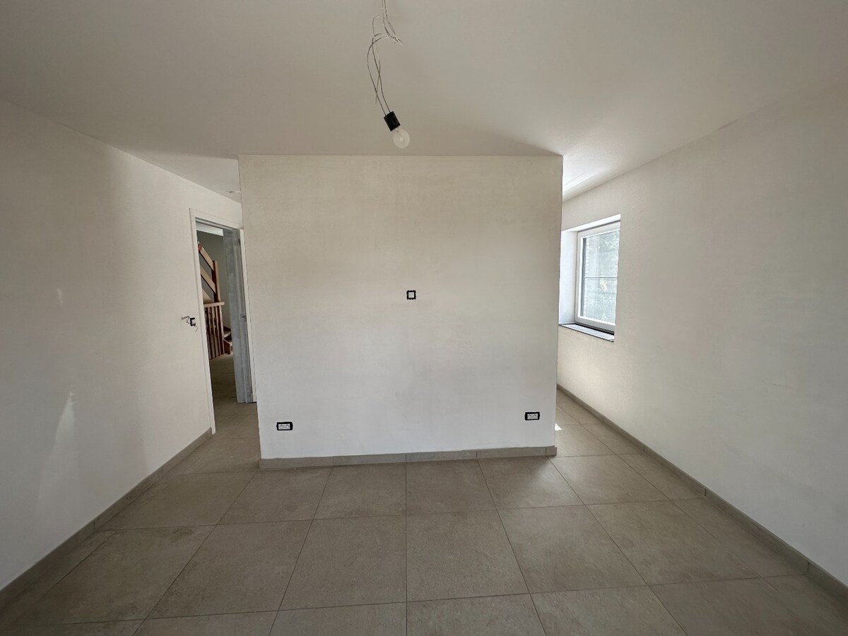 Ruime, halfopen nieuwbouwwoning met 4 slaapkamers 