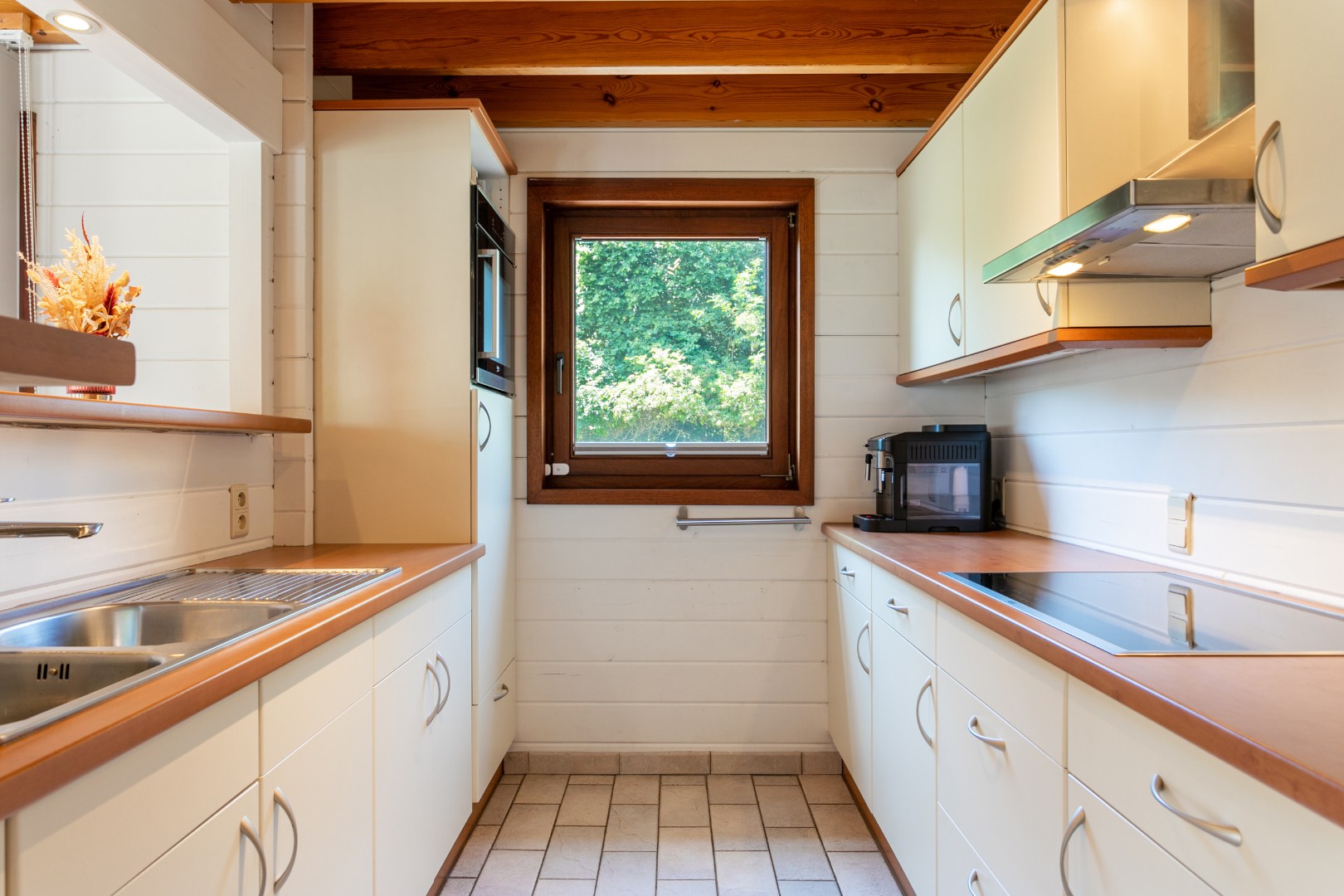 Verzorgde 4-gevelwoning met 2 slpk en garage te Halle op 6a74ca 