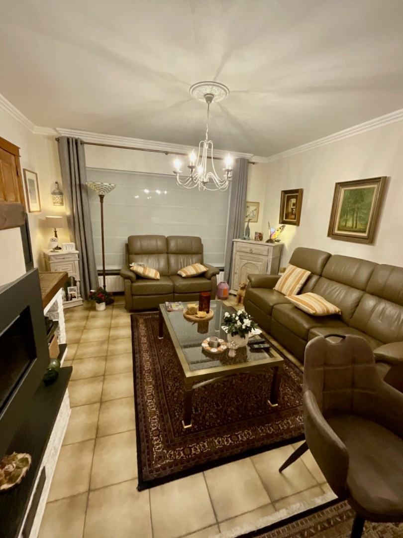 Goed onderhouden rijwoning met garage 