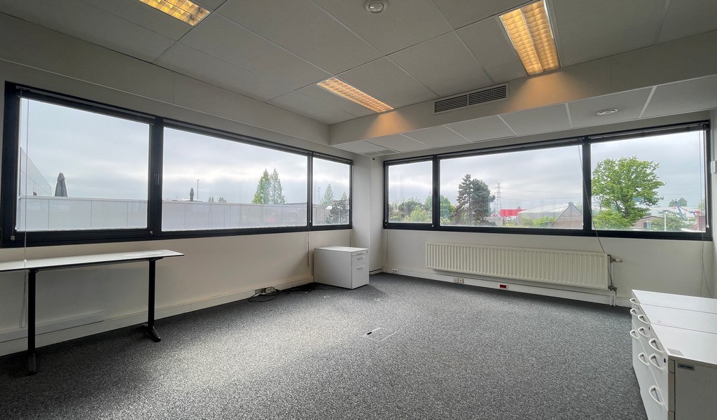 Ingedeelde kantoorruimte te huur in Aartselaar