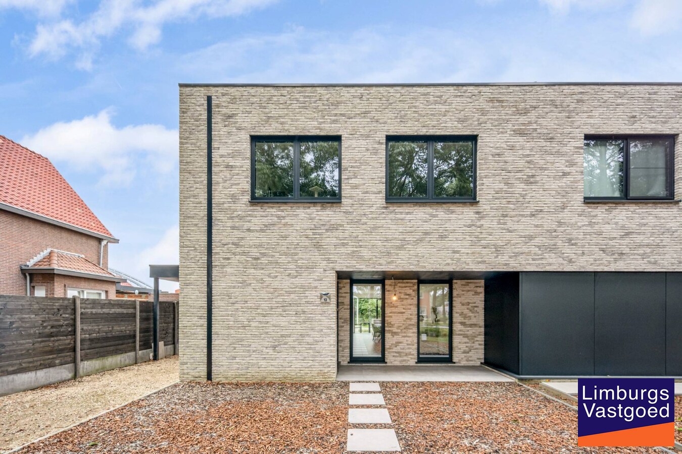 Nieuwbouwwoning, halfopen bebouwing, 3 slpk, 3a 4ca, te Beringen 