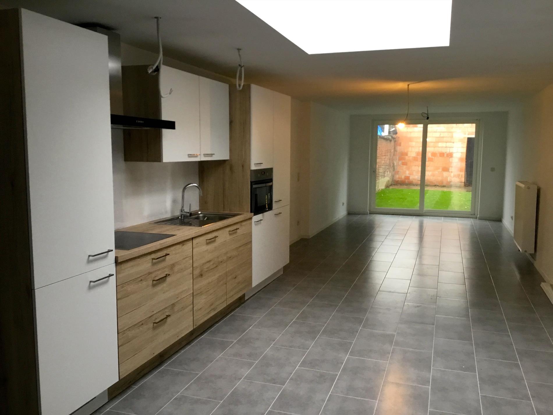 Instapklare eengezinswoning met aangelegde tuin in centrum Temse 