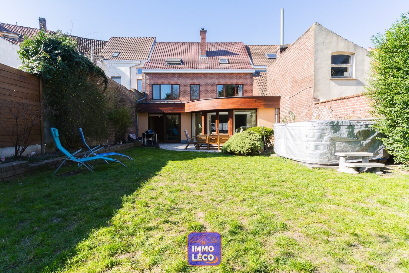 Maison avec garage et jardin, en plein centre-ville, 325m² de surface habitable ! COUP DE COEUR ! 