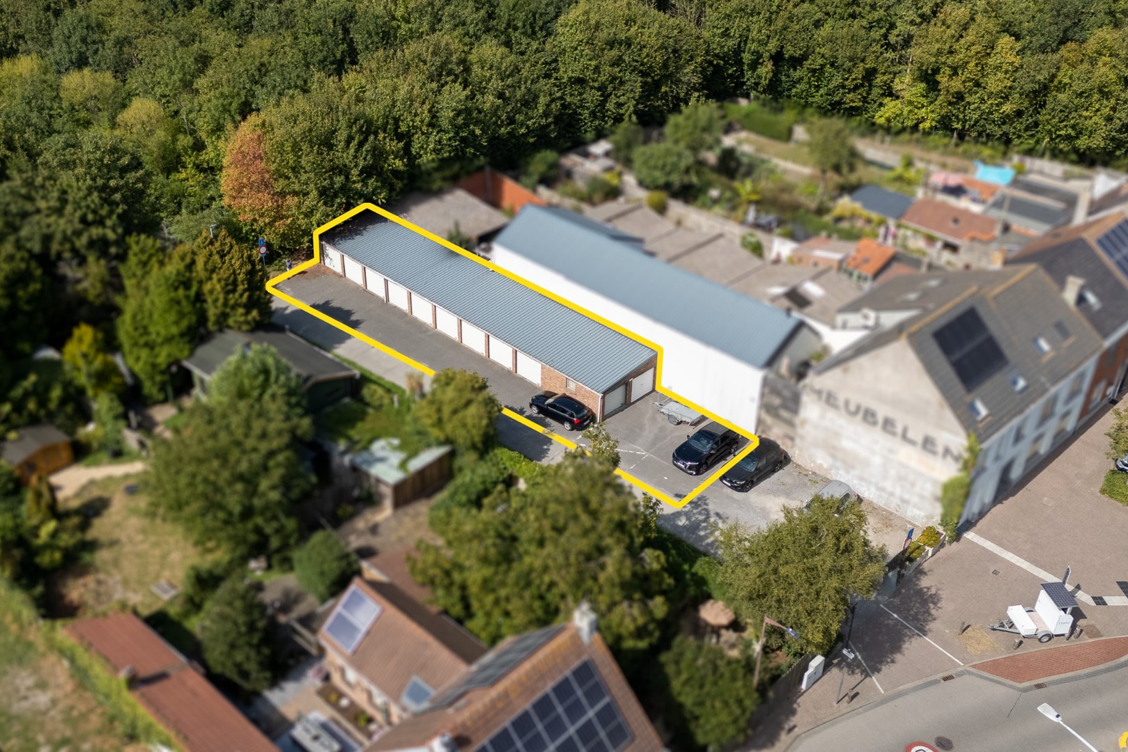 11 garageboxen als geheel te koop in centrum Zandvoorde 