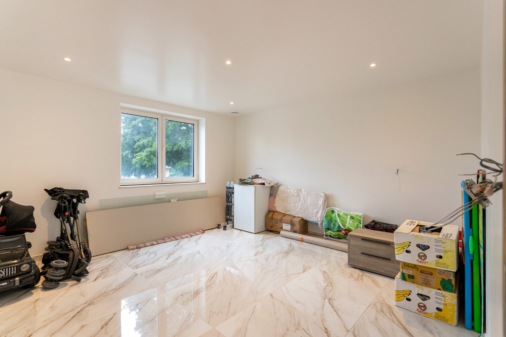 Ruime recente halfopen bebouwing met 7 slaapkamers en inpandige garage 