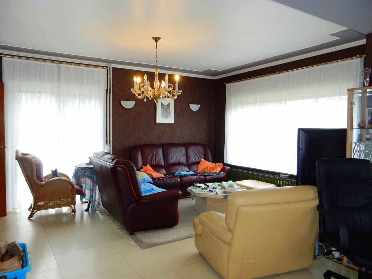 Woning met 4 slaapkamers en zonnige tuin 