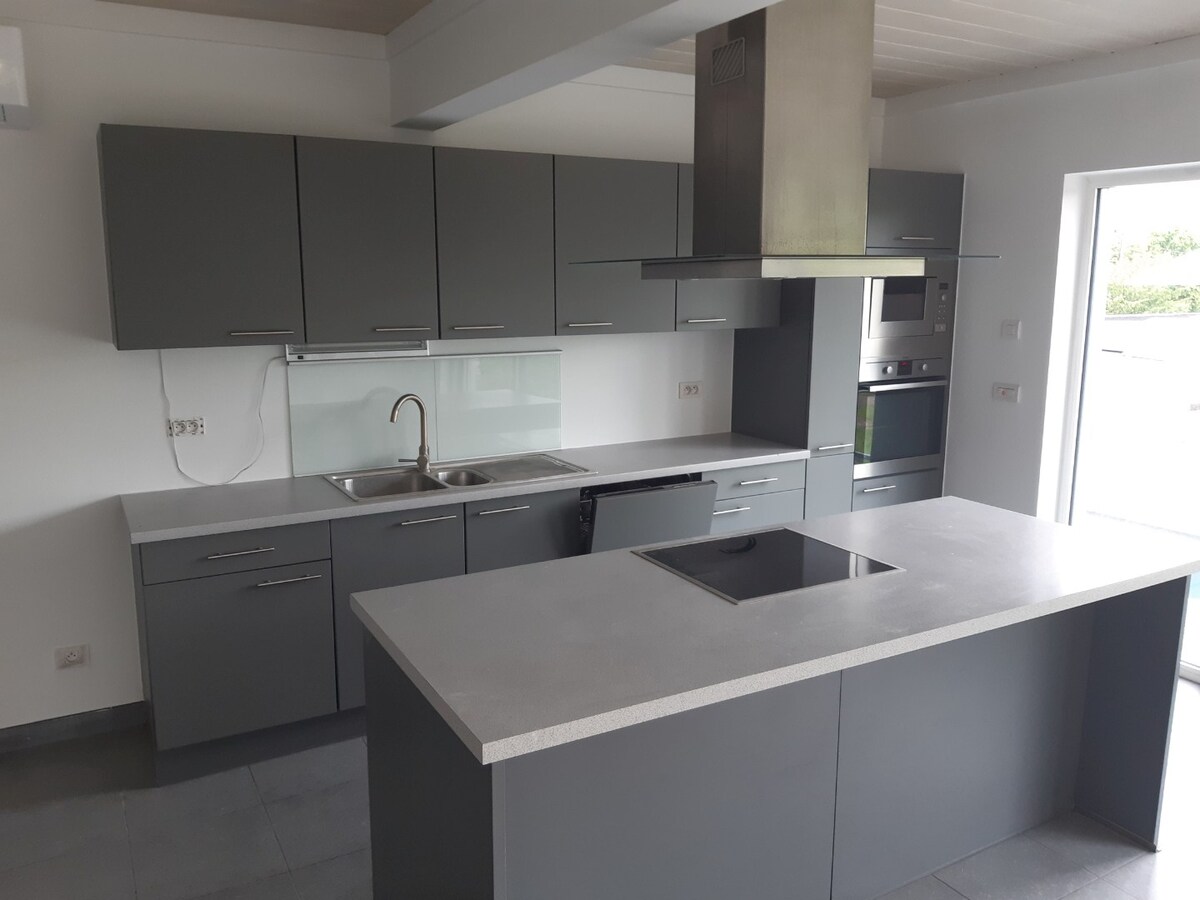 Degelijk appartement (1° verdieping). 