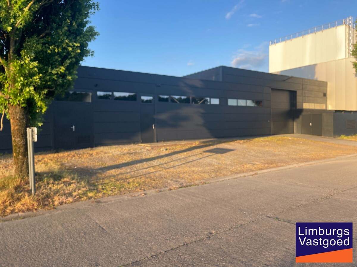 Industriële multifunctionele bedrijfsruimte van 1500m² in Hasselt met 2080 m² perceeloppervlakte en 50.00 parkeerplaatsen 