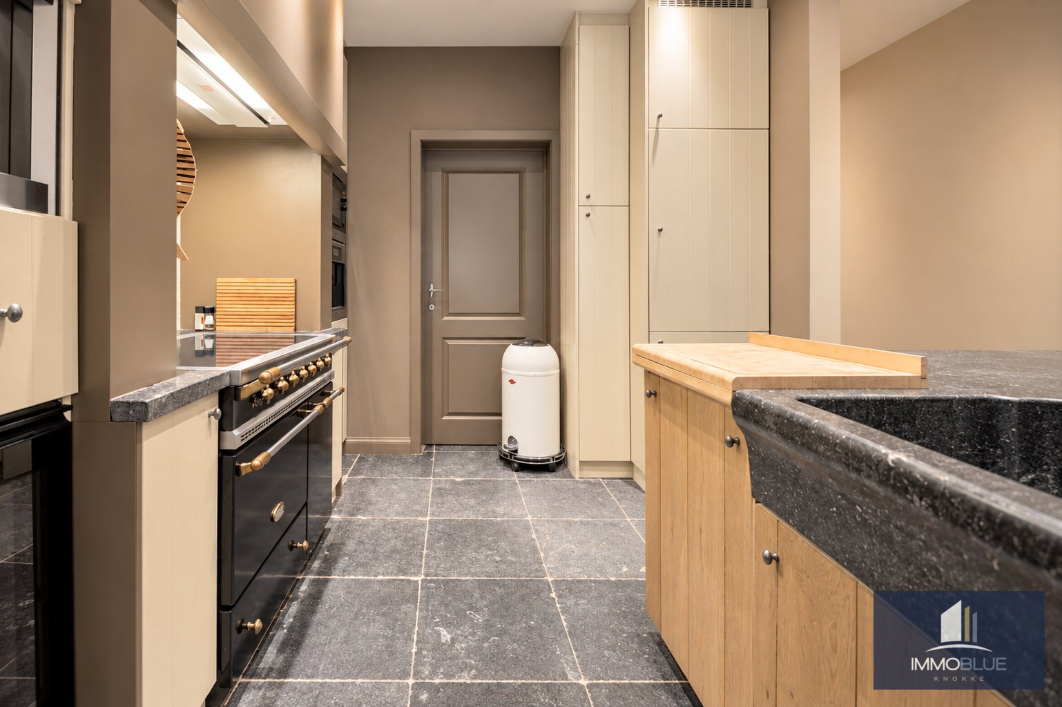Appartement parfaitement entretenu avec une grande terrasse. 