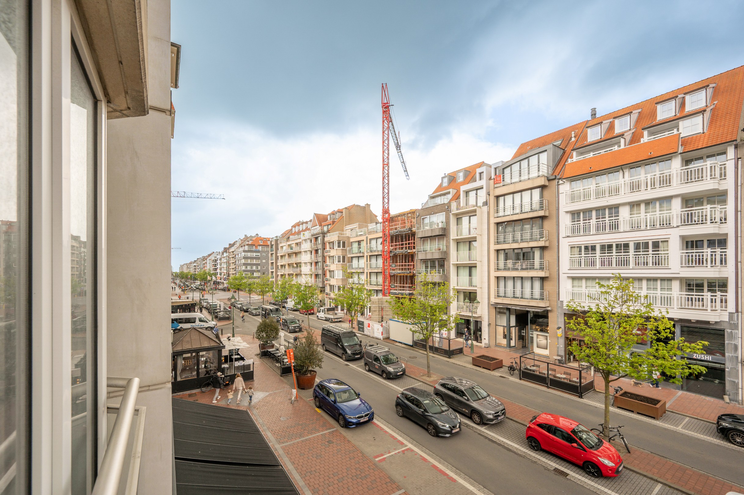 Op te frissen appartement met 2 slaapkamers te koop in het centrum van Knokke 