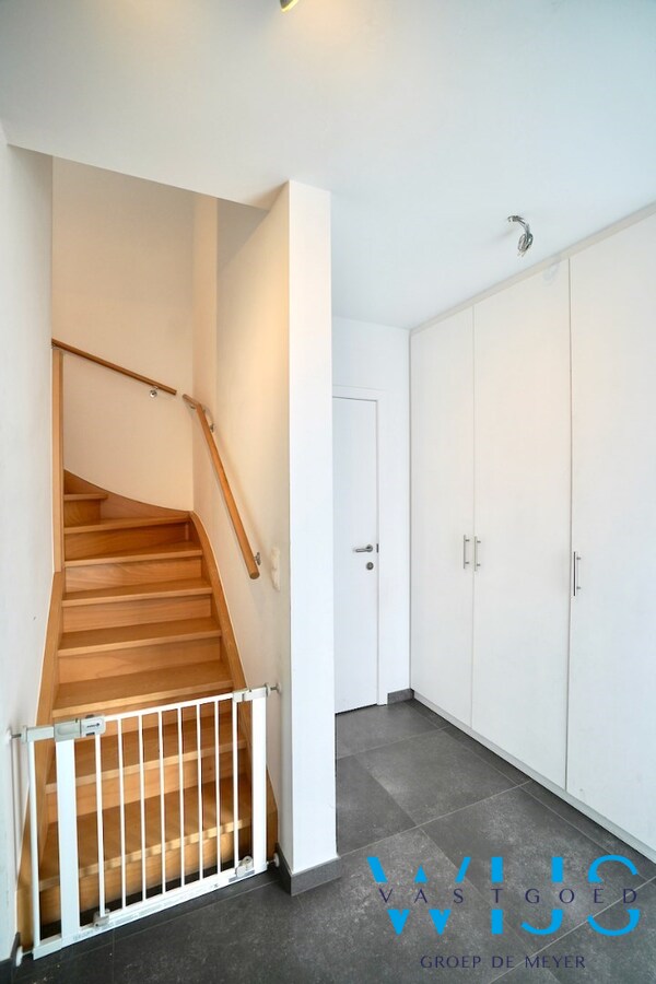 Tof woonhuis in gegeerde woonwijk te Lembeke ! 