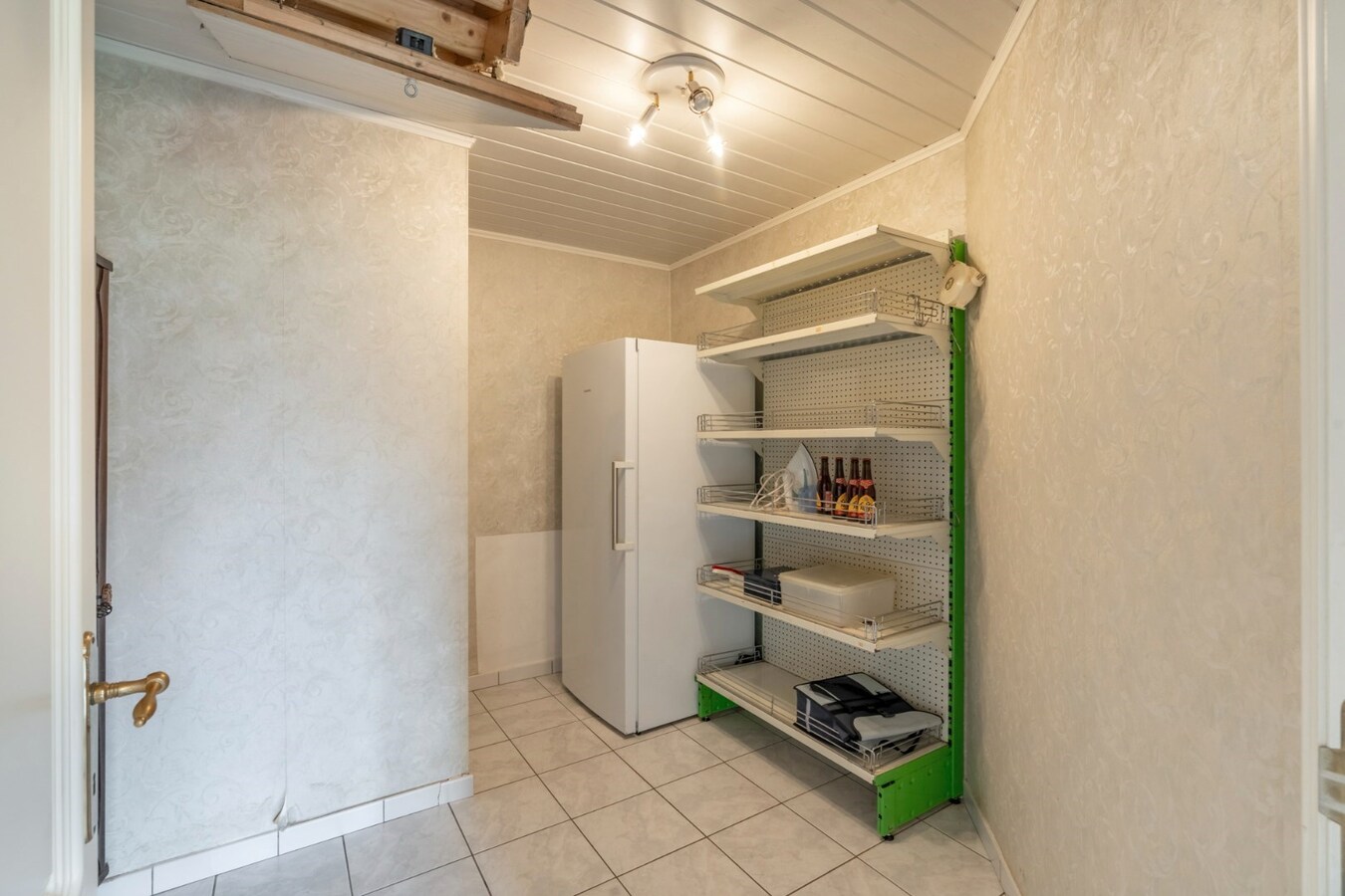 Vrijstaande, gelijkvloerse gezinswoning gelegen op een perceel van 6a18ca op een rustige locatie nabij het centrum van Neeroeteren! 