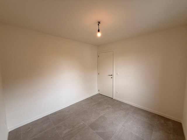 Halfopen nieuwbouwwoning met 4 slaapkamers gelegen te Opitter. 