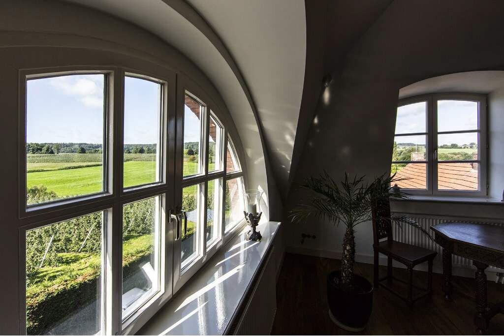 VAALS - Nederland: Monumentaal landgoed met landhuis, kapel en horecapaviljoen. 