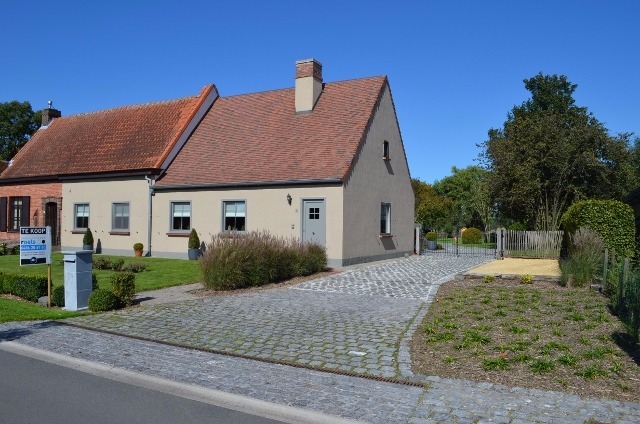 Unieke villa-landhuis op 1740m² landelijk gelegen te Eeklo 