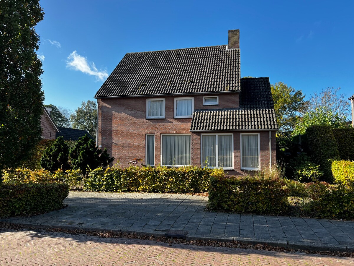 Vrijstaande woning op royaal perceel in het hart van Duizel 