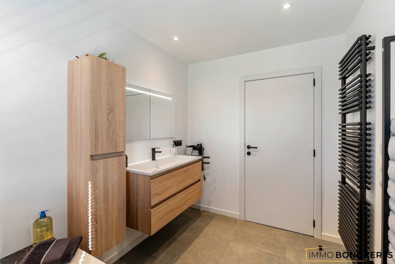 Volledig gerenoveerde woning met 4 slaapkamers 