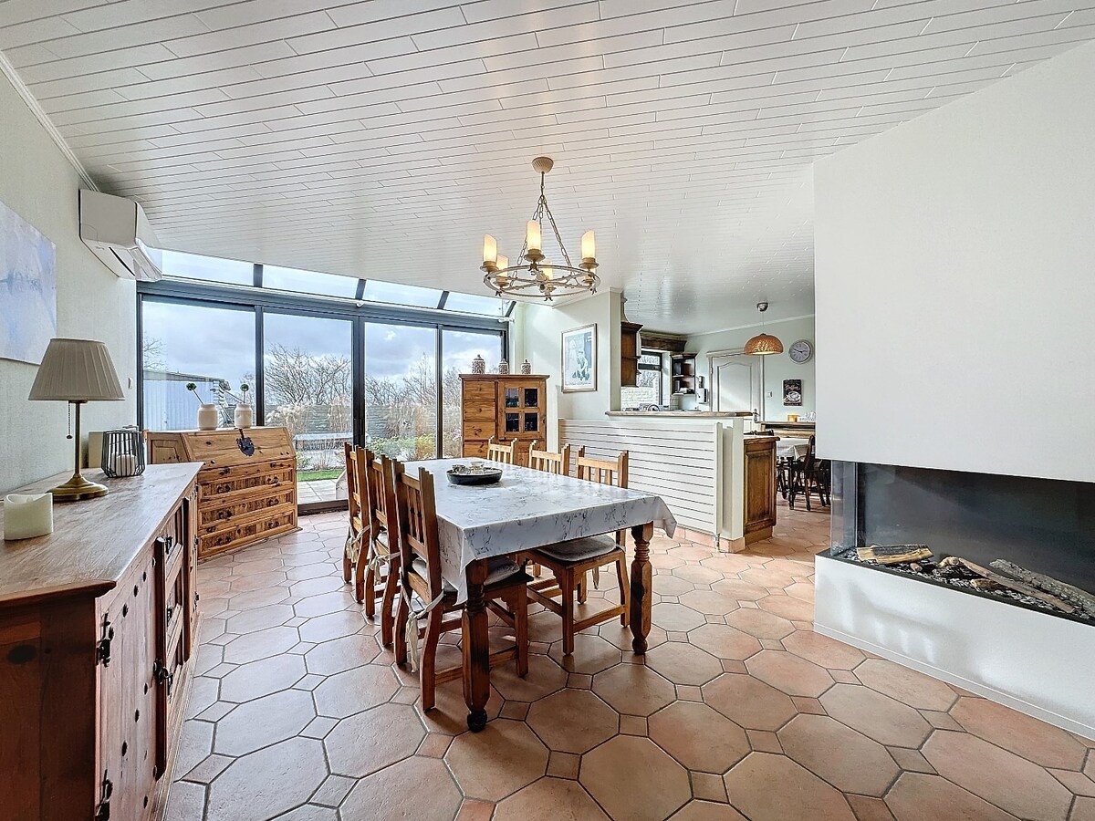 Ruime open bebouwing in landelijke stijl te Zottegem 