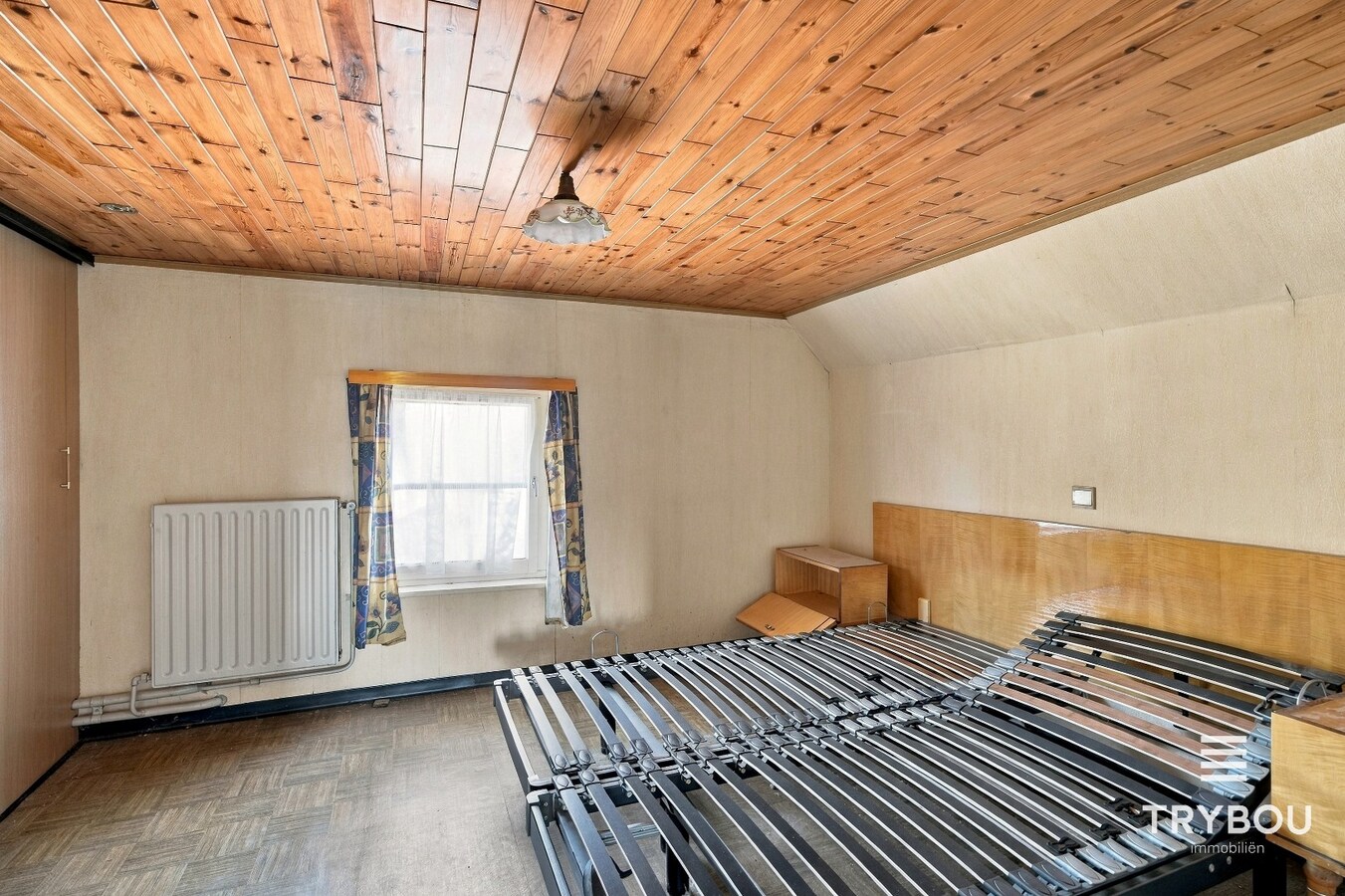 Landelijk gelegen woning met opslagplaats op 3687m² in Merkem! 