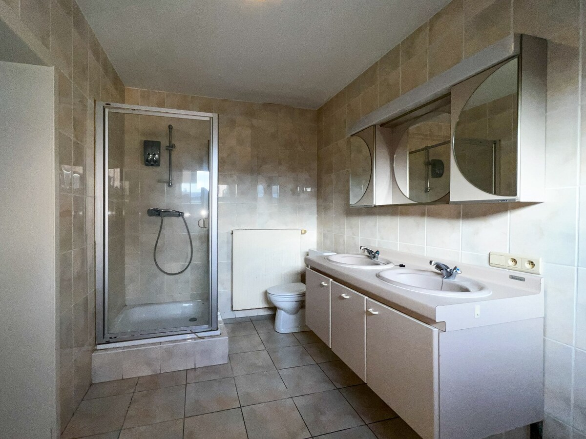 Opbrengsteigendom met 2 appartementen 