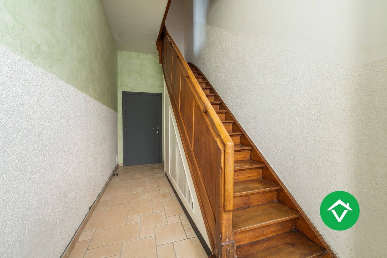 Woning met appartement te koop in het centrum van Eernegem 