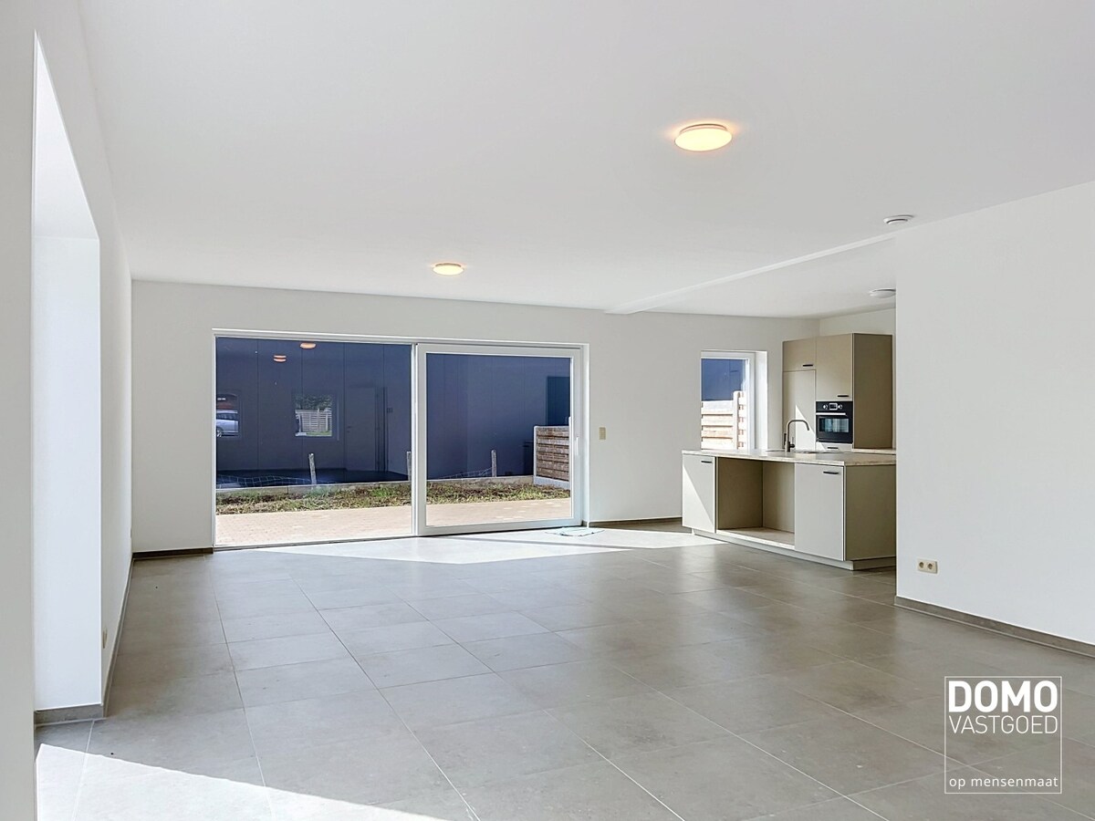MODERNE NIEUWBOUWWONING MET 3 SLAAPKAMERS TE KORTENAKEN 