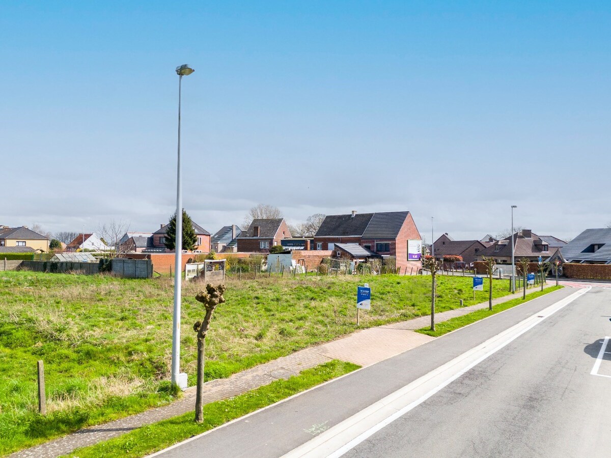 Bouwgrond (374m²) voor OB met 18m straatbreedte op uitstekende ligging 