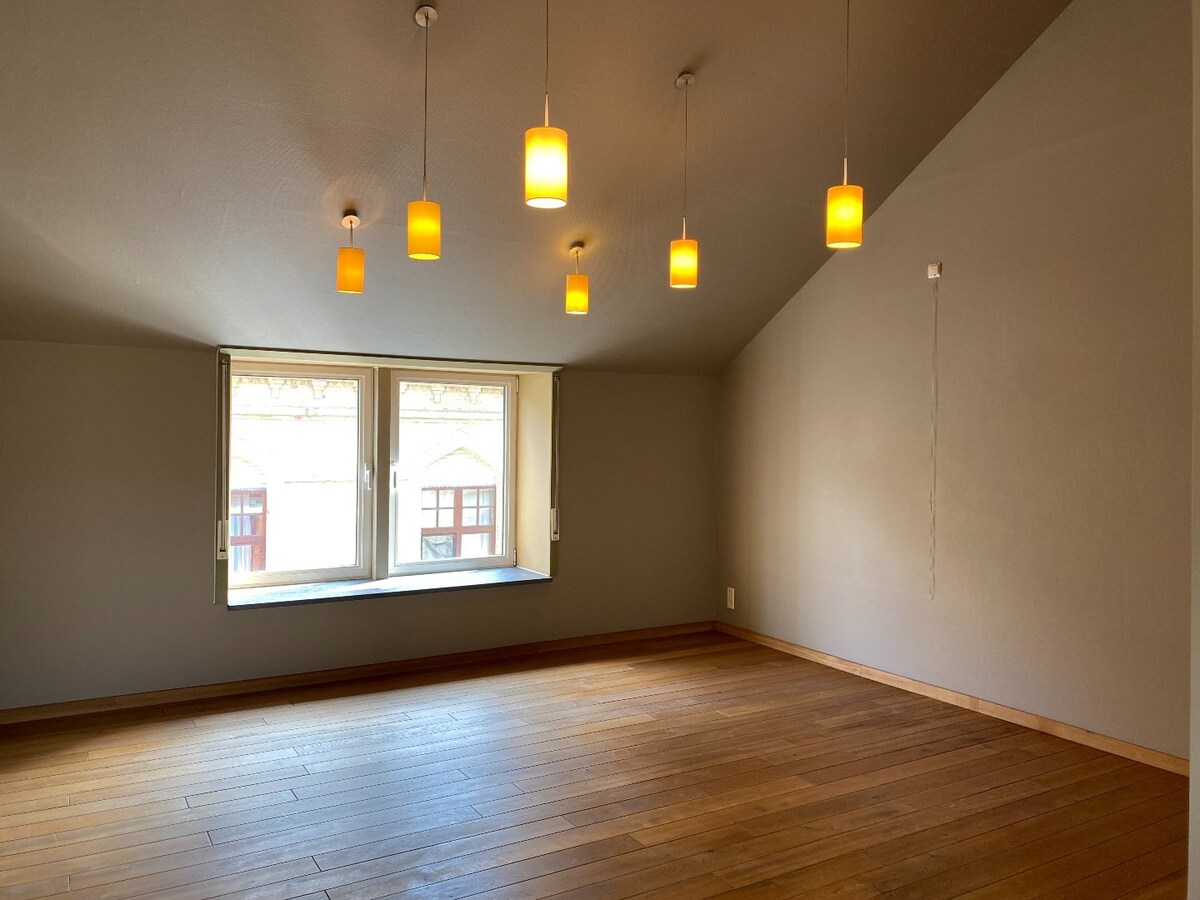 Ruime stadswoning met 2 slaapkamers en garage 