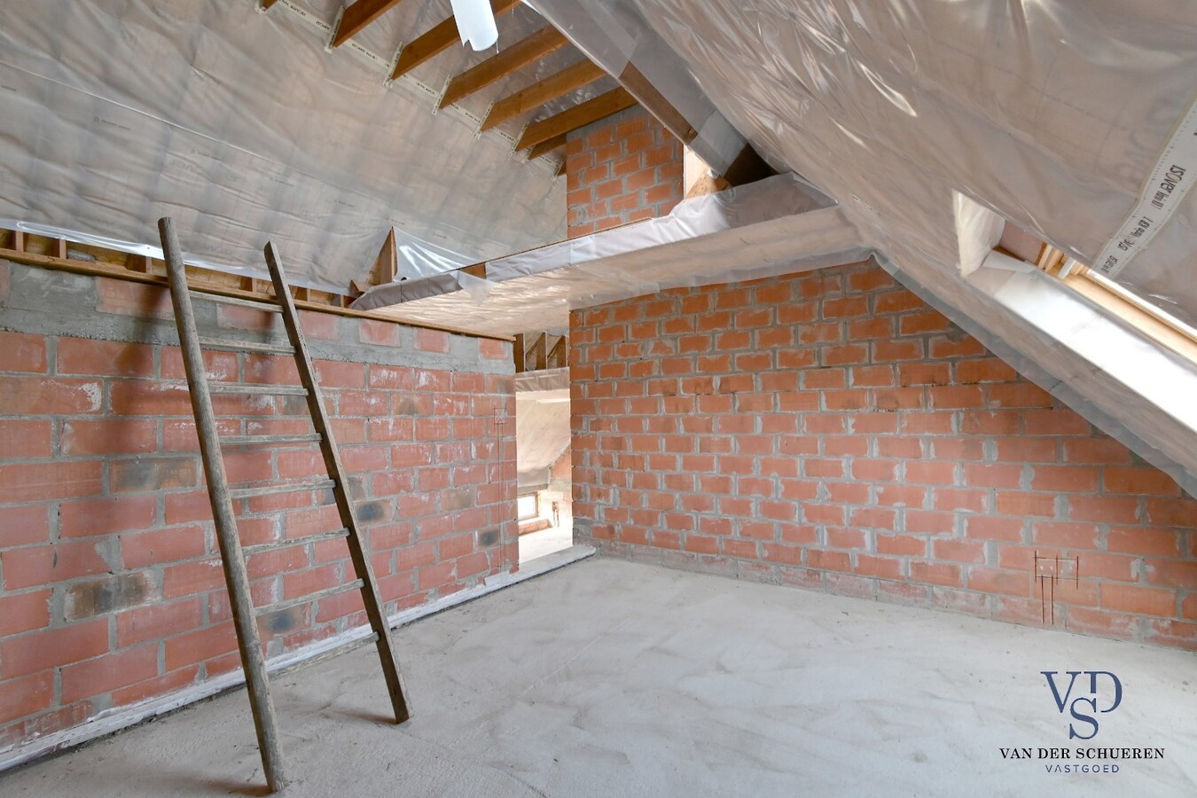 Eigentijdse woning (nog af te werken) te Vurste. 