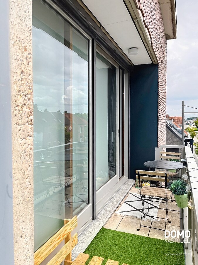 RUIM APPARTEMENT MET 2 SLAAPKAMERS, ZUIDGERICHT TERRAS EN AIRCO 