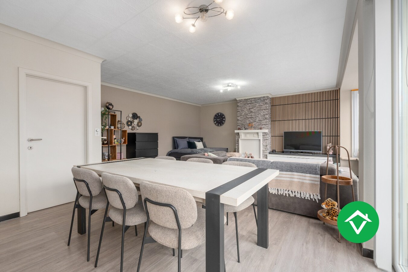 Appartement met 2 slaapkamers en groot terras  in centrum Aartrijke 