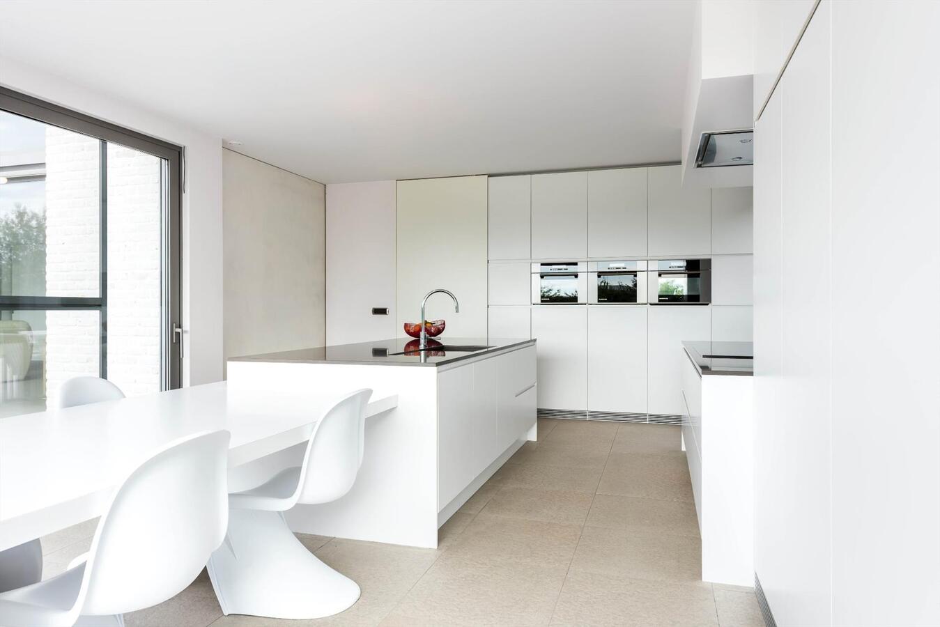 Exclusieve, riante villa op perceel van 3118 m² 