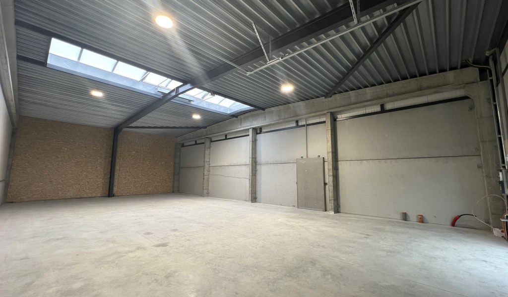 Nieuwbouw magazijn te koop in bedrijvenpark De Melkerij te Sleidinge