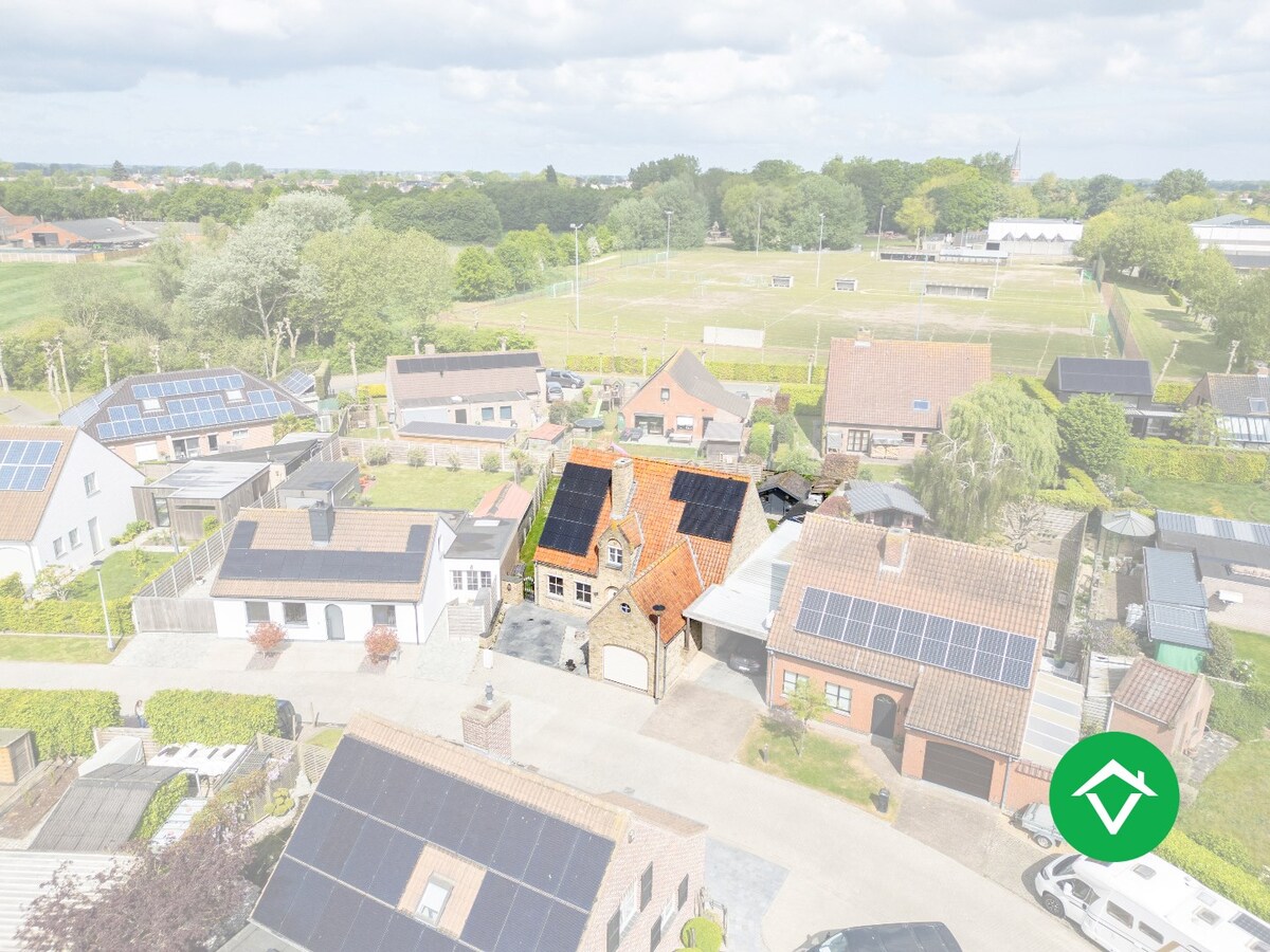 Landelijke gezinswoning met rustige ligging, 3 slaapkamers en een inpandige garage 