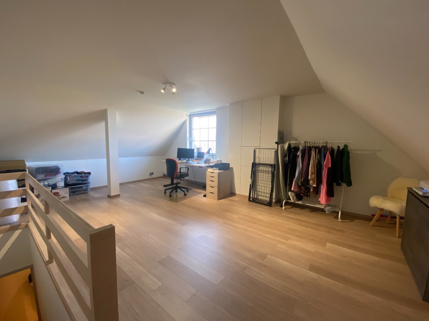 Halfopen bebouwing met terras en garage 
