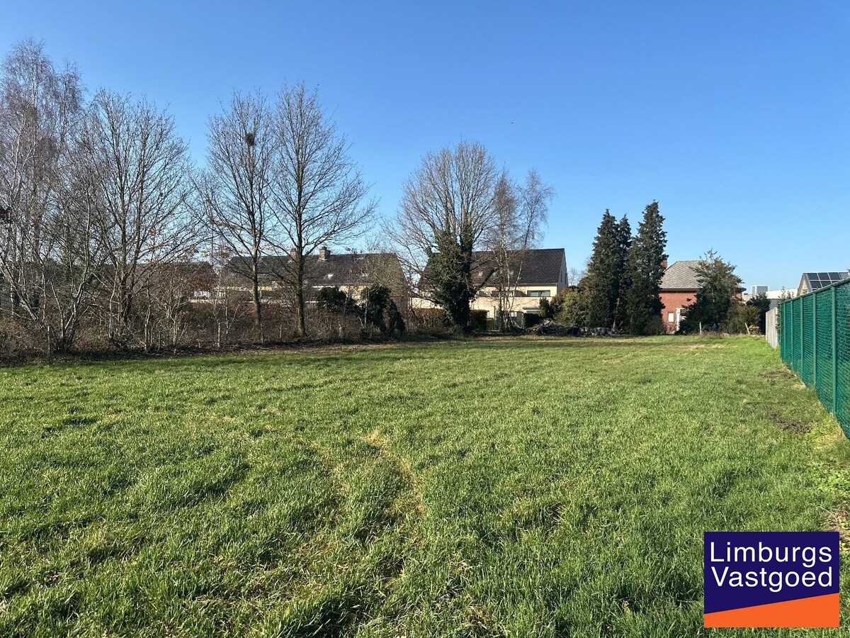 Nieuwbouwwoning, halfopen bebouwing, LOT 1, voor halfopen bebouwing, 4a 89ca, te Houthalen-Helchteren 